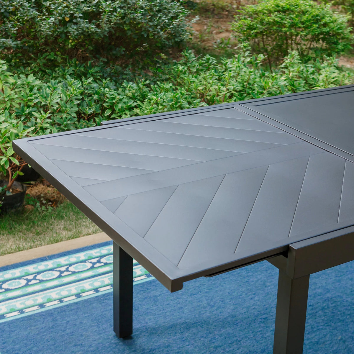 Black Expandable Metal Dining Table B682