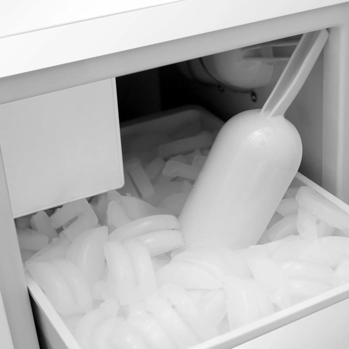 White Free Standing and Undercounter Ice Maker S30083