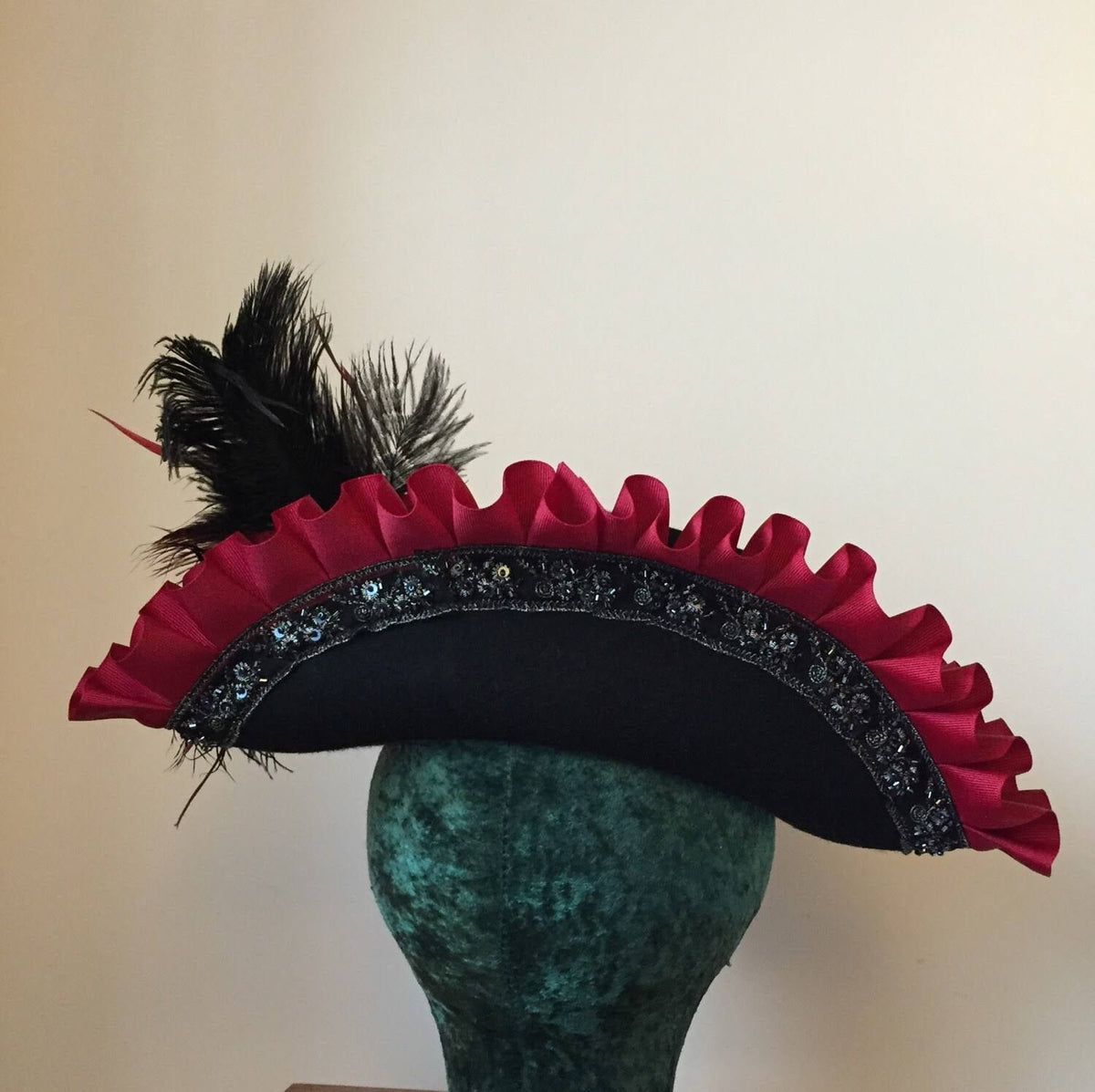 Black Crimson Red Gothic Tricorn Pirate Hat N918877