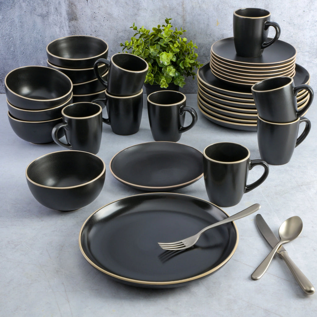 32 Piece Black Dinnerware Set T667435