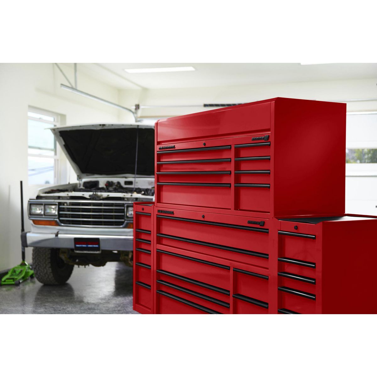 56 in. x 22 in. Red Roll Cab S70594