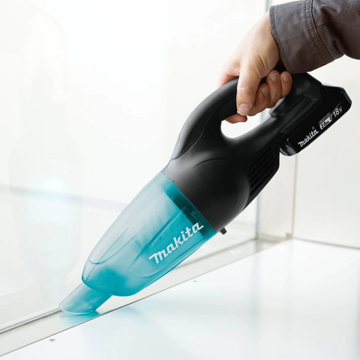 18 Volt Lithium Ion Cordless Vacuum Kit 2.0Ah U225894