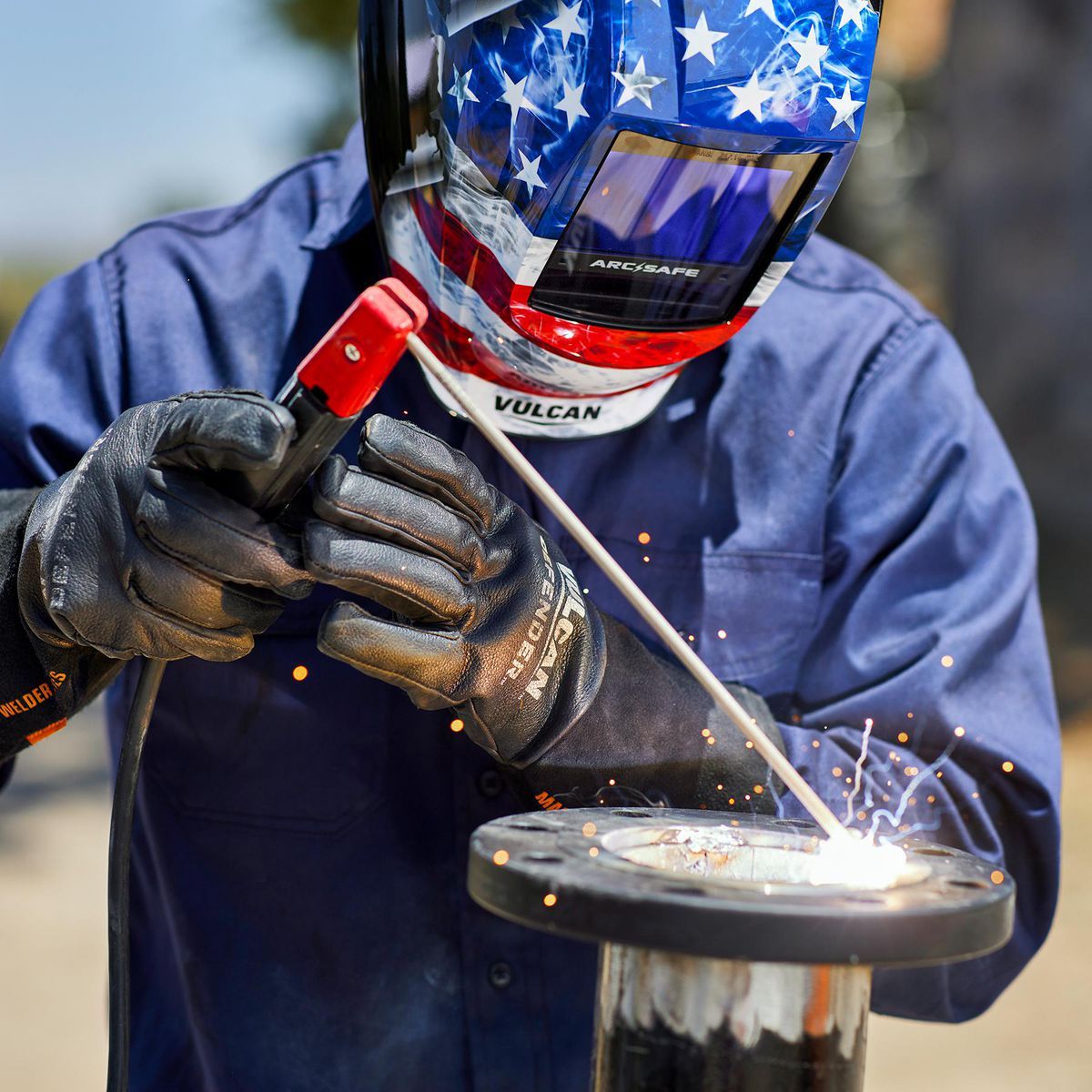 Auto-Darkening Welding Helmet O744833
